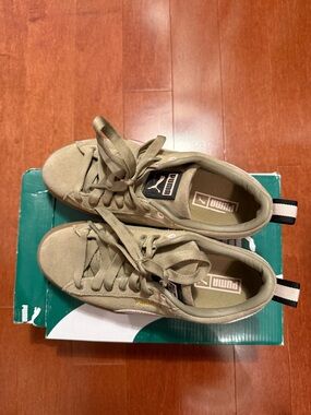 Like new Puma Olive and baby pink Green Suede Platform Sneakers 6.5 Women